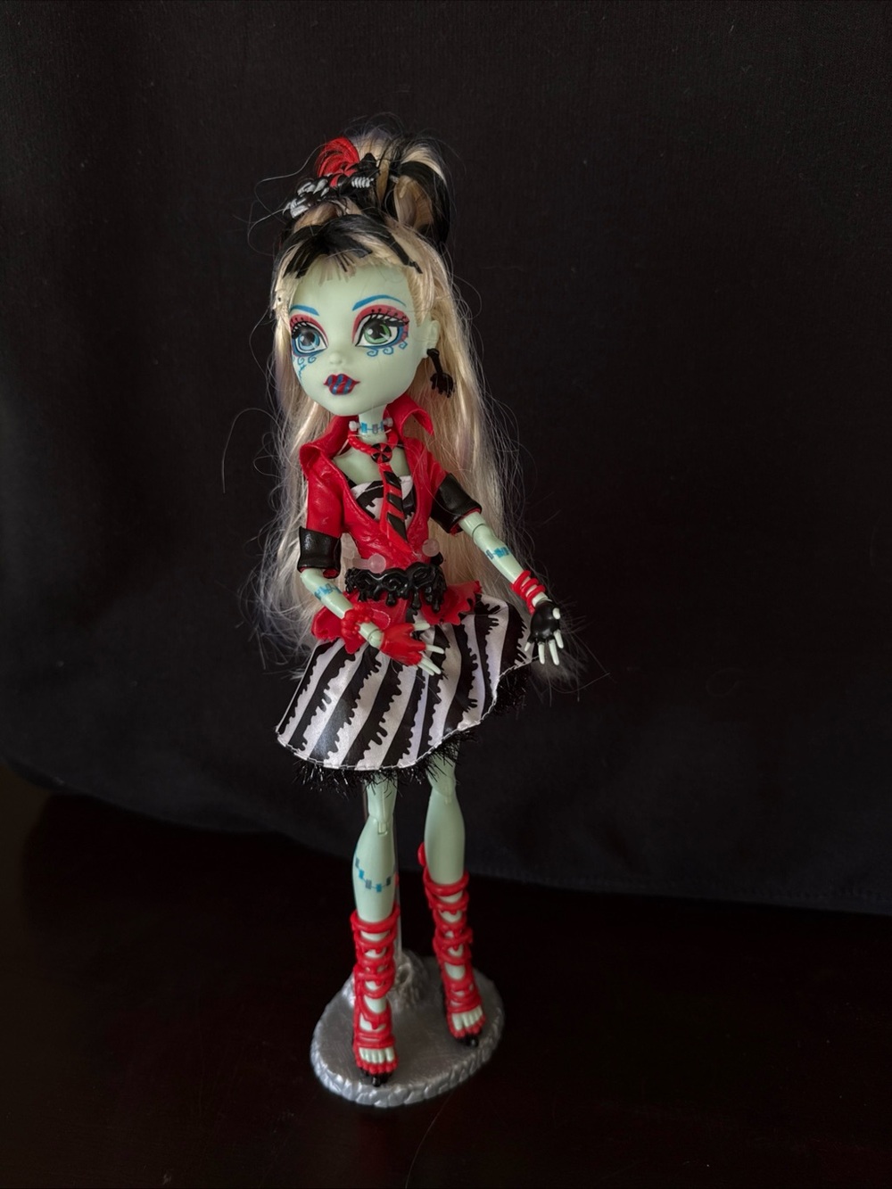 Monster high Sweet Screams Frankie Stein W/ Stand 🔥